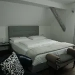 Отель Sporcher Nest 3*
